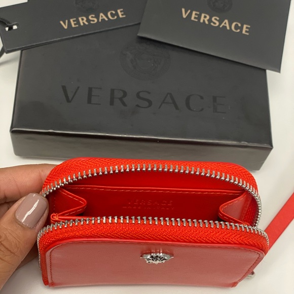 Luxury Versace zip wallet with silver Medusa - Picture 3 of 3
